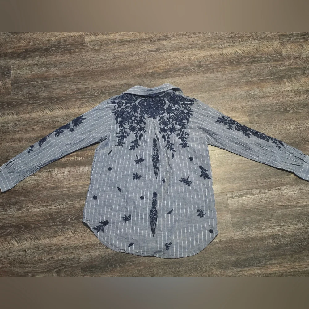 Johnny Was Workshop Button Down Shirt Lot of 2 Size Small - Picture 10 of 15